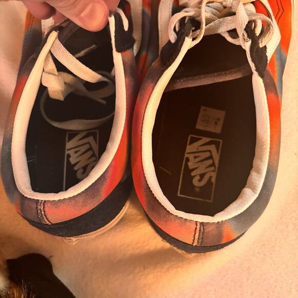 Vans Old Skool Men’s Size 11 Red Blue Black Gradient Low Top Skate Shoes - Picture 8 of 8